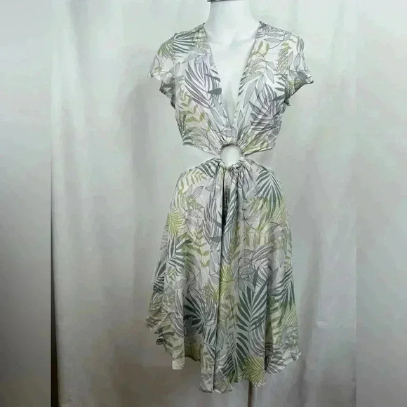 NWT FATE Tropical Print Cut Out O Ring
Accent Dress White/Light Green Size S - Picture 5 of 13